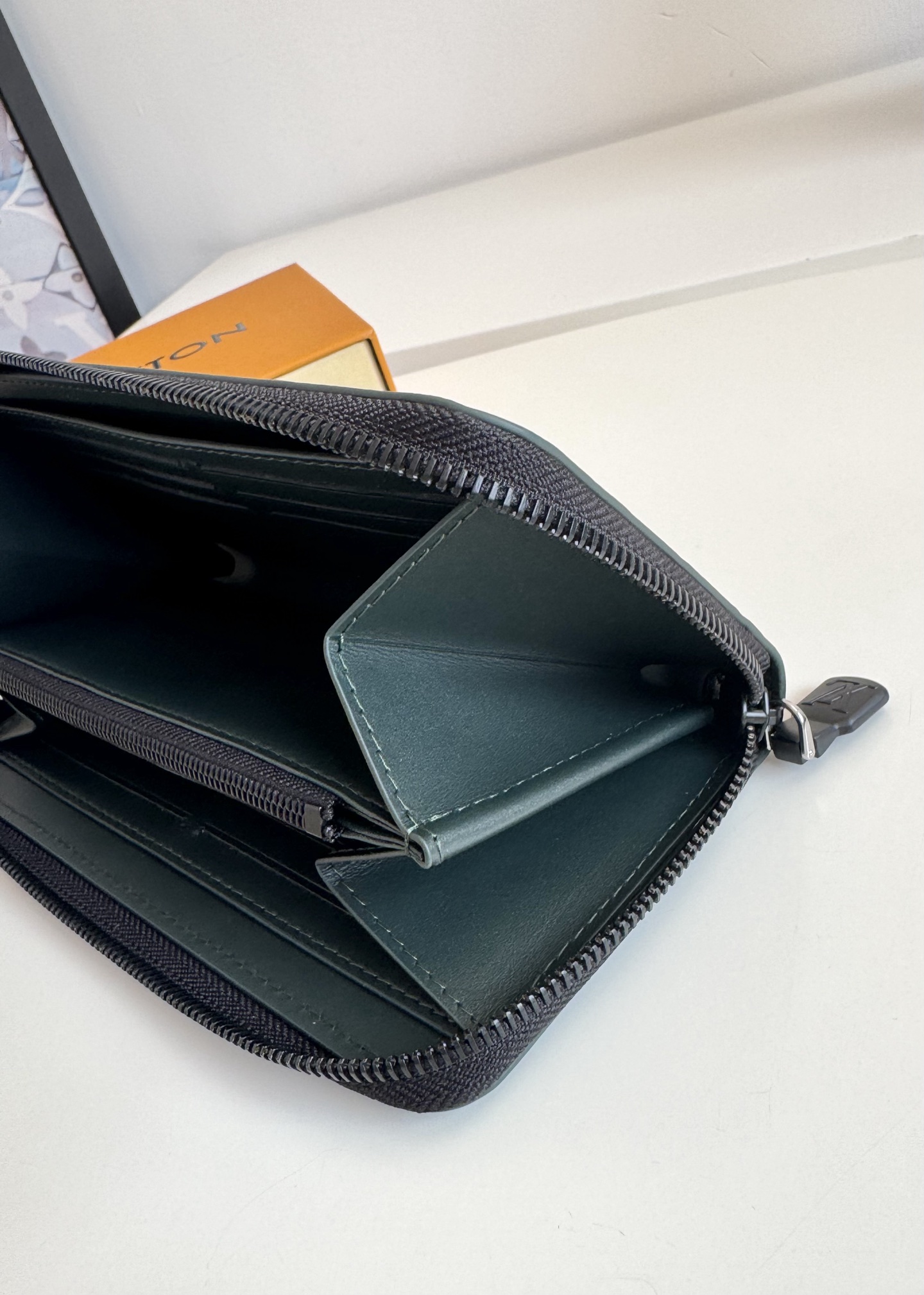 Louis Vuitton Basic Bag Cow Leather M-s