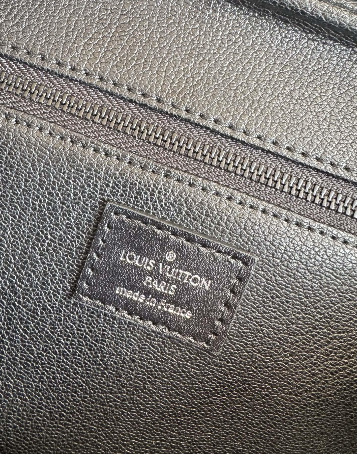 Louis Vuitton Basic Bag M-l