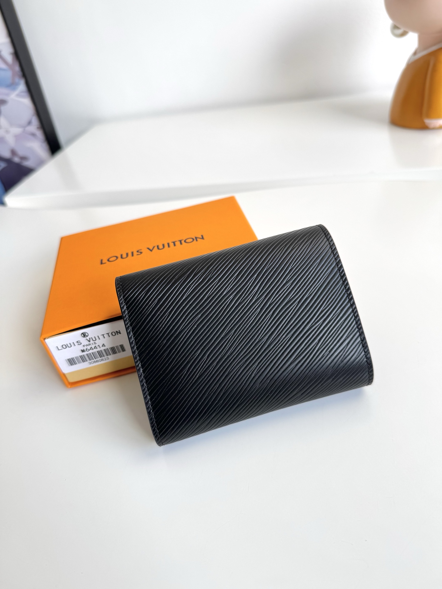 Louis Vuitton Basic Bag M-l