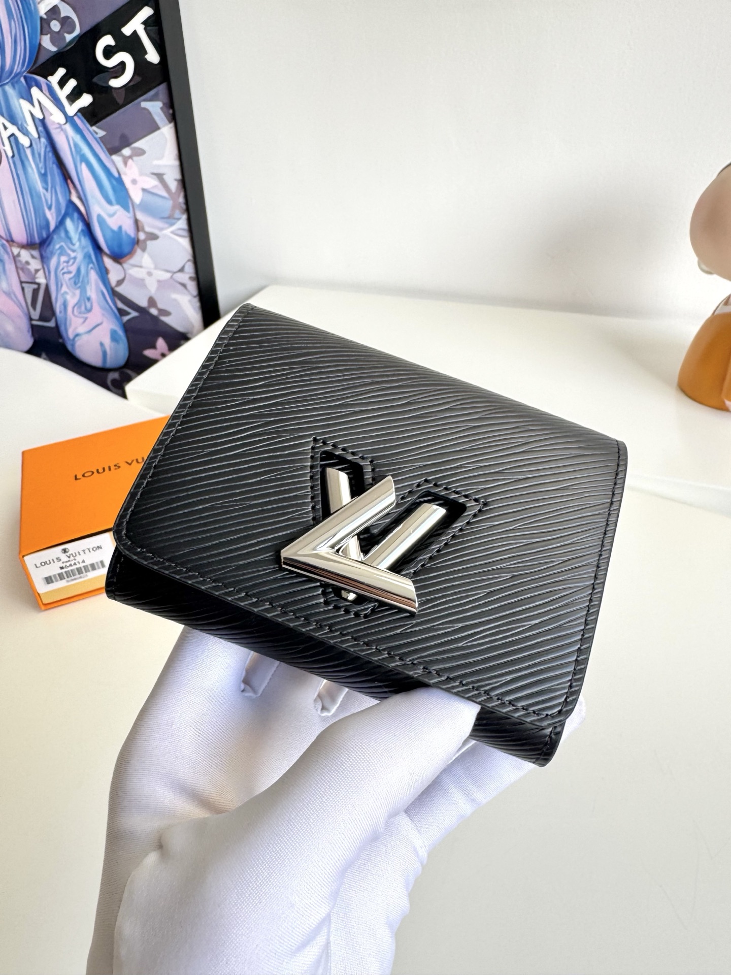 Louis Vuitton Basic Bag M-l