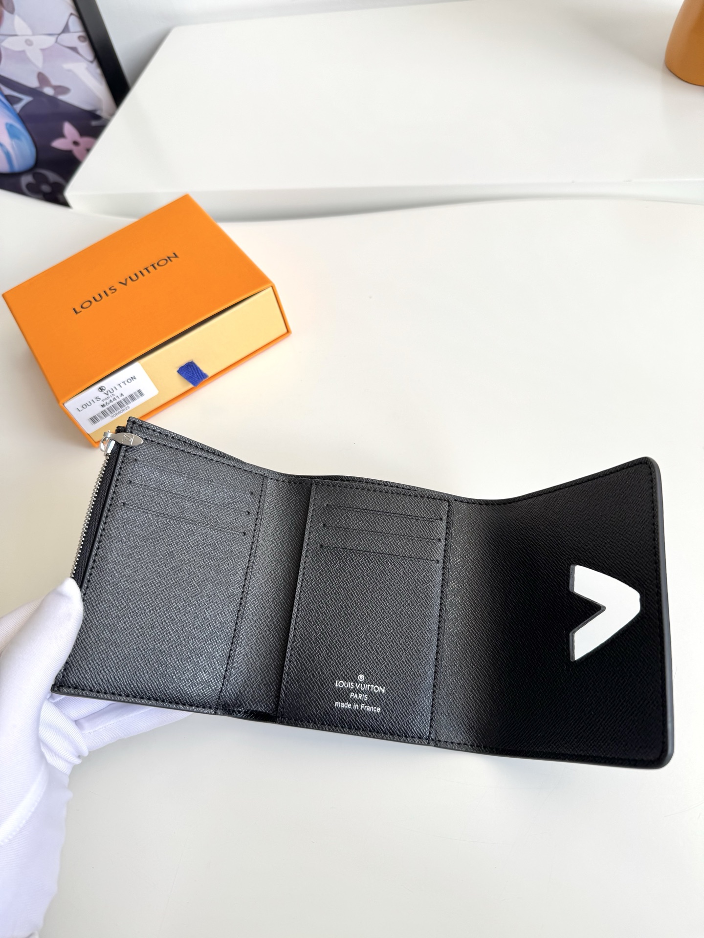 Louis Vuitton Basic Bag M-l