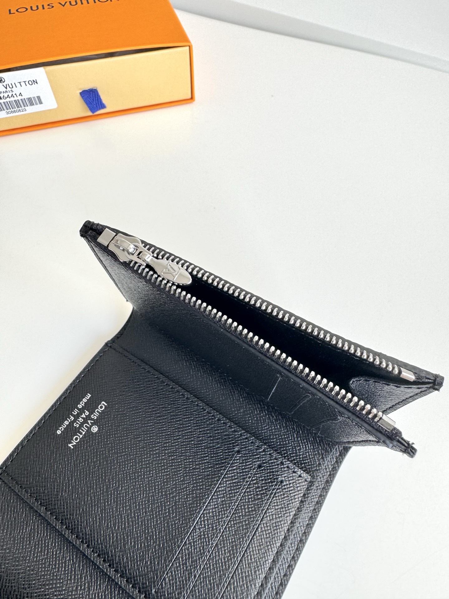 Louis Vuitton Basic Bag M-l