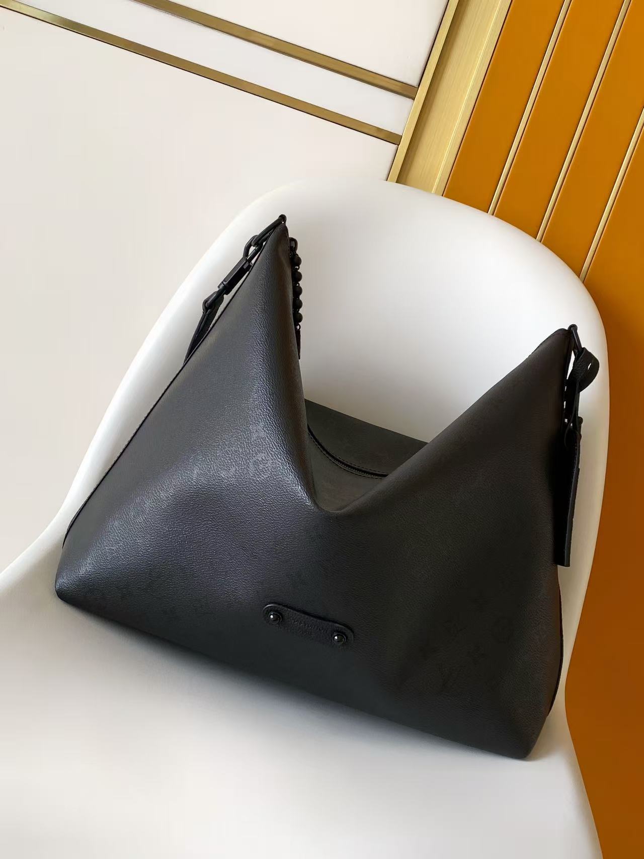 Louis Vuitton Basic Bag Cow Leather M