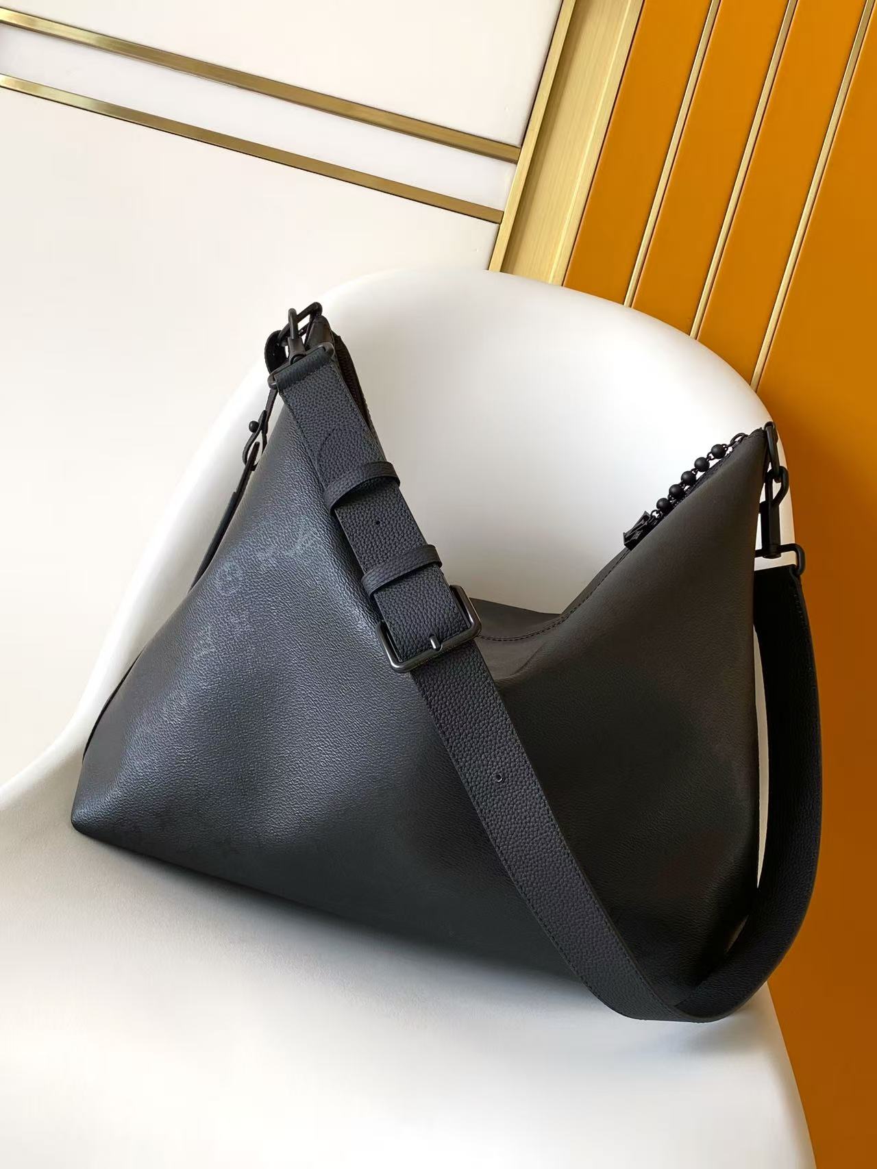 Louis Vuitton Basic Bag Cow Leather M