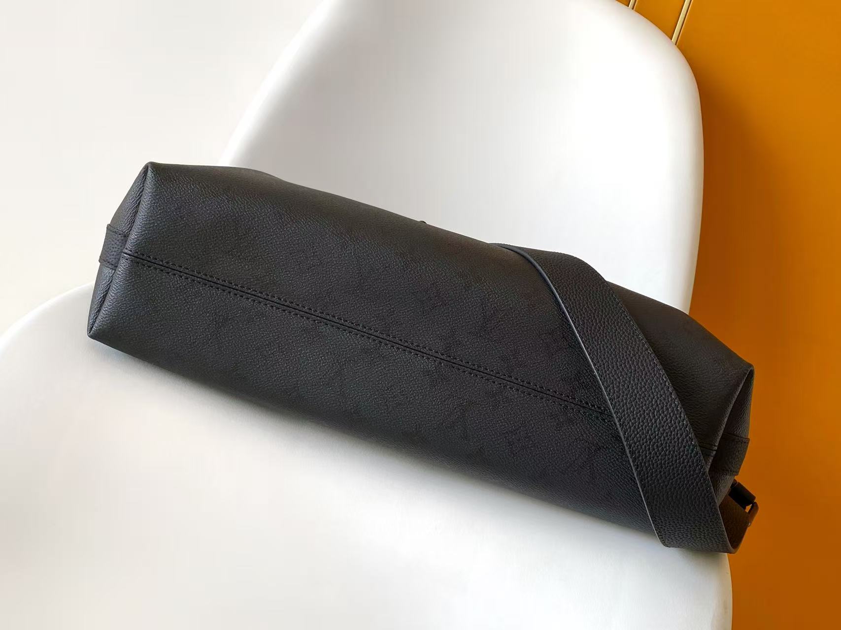 Louis Vuitton Basic Bag Cow Leather M