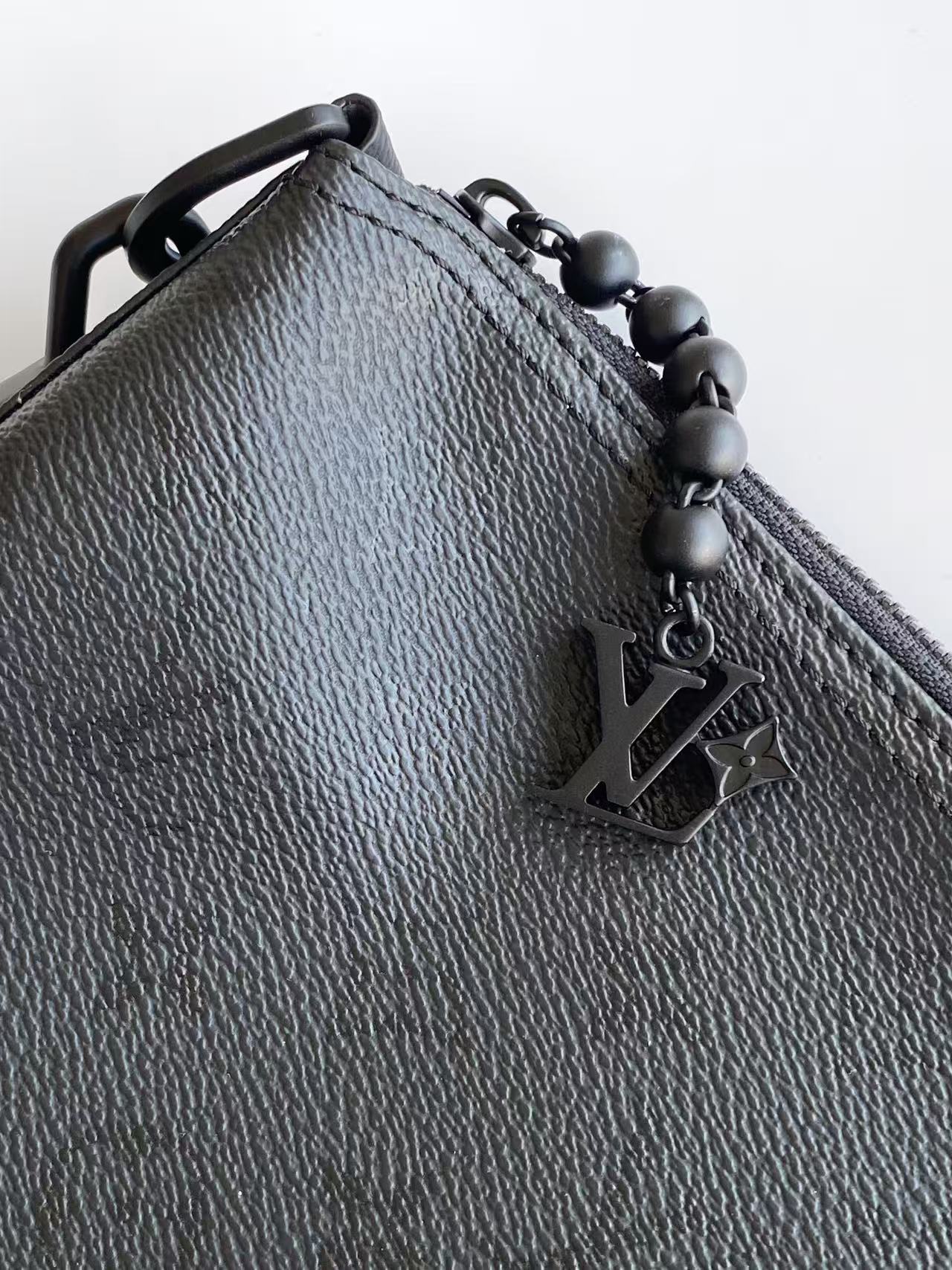 Louis Vuitton Basic Bag Cow Leather M