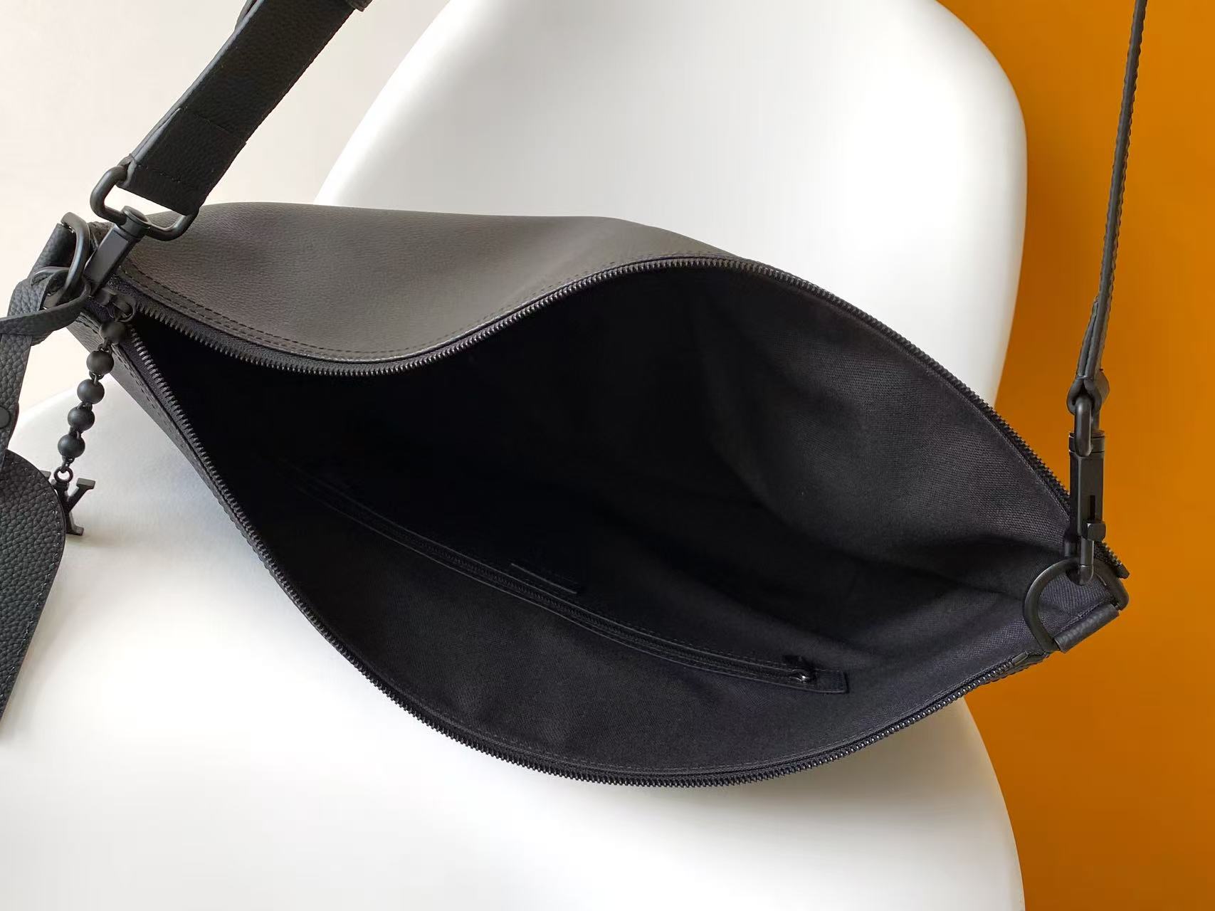 Louis Vuitton Basic Bag Cow Leather M