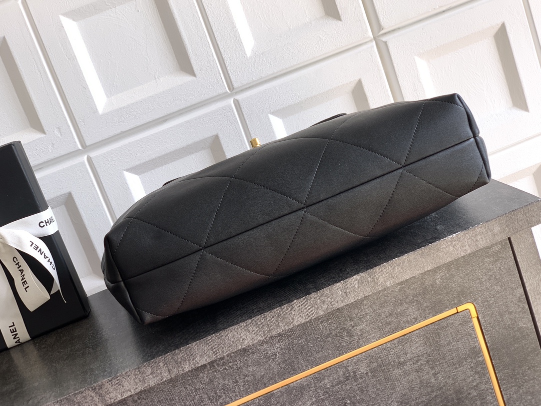 Chanel Basic Bag Cow Leather M-l