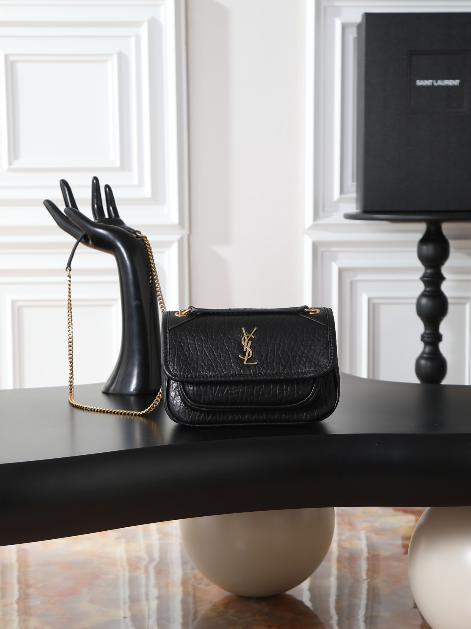 Basic Bag Sheepskin Black M-18cm
