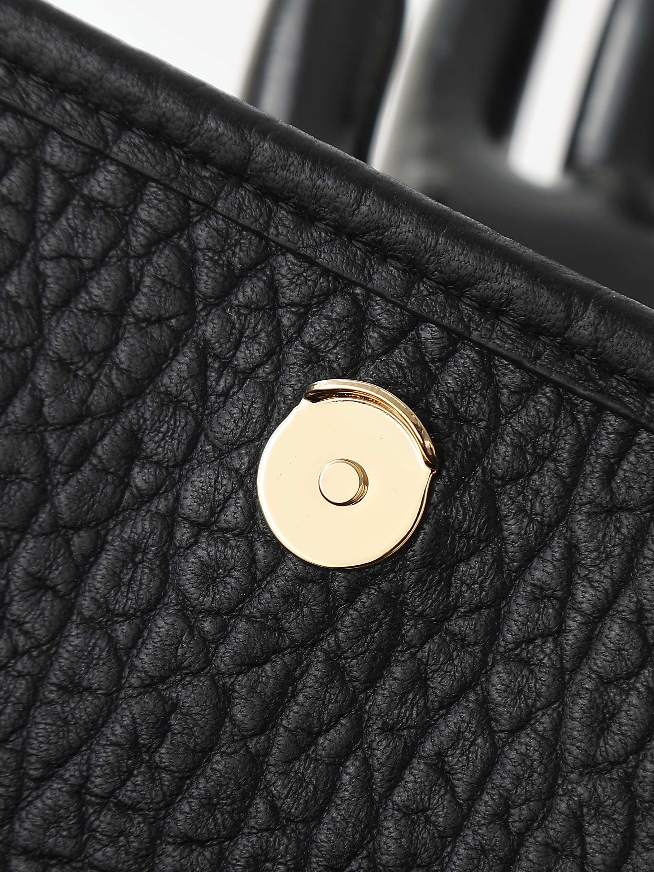 Basic Bag Sheepskin Black M-18cm