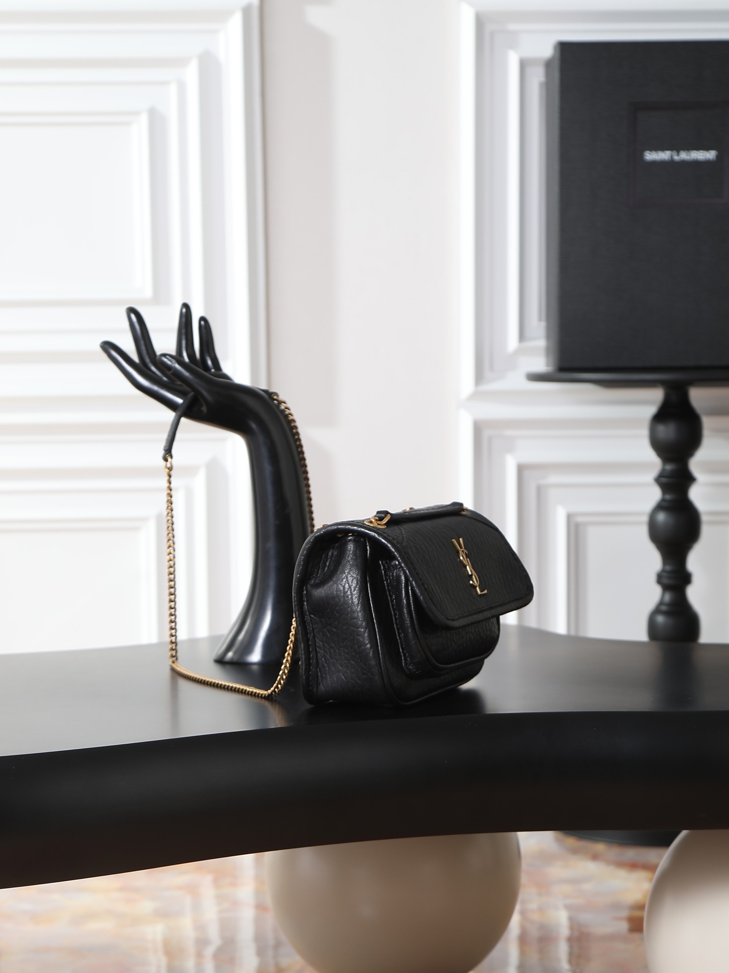 Basic Bag Sheepskin Black M-18cm