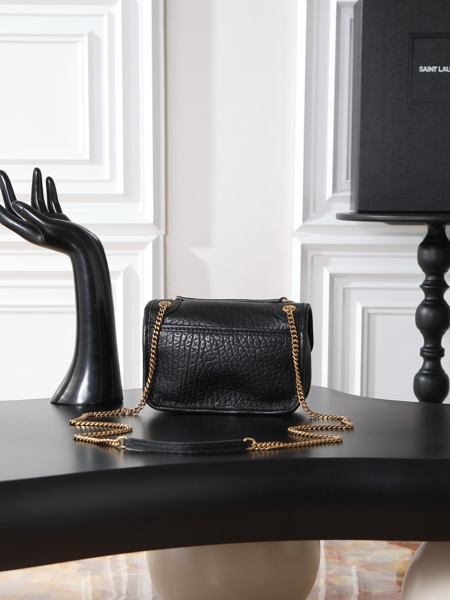 Basic Bag Sheepskin Black M-18cm