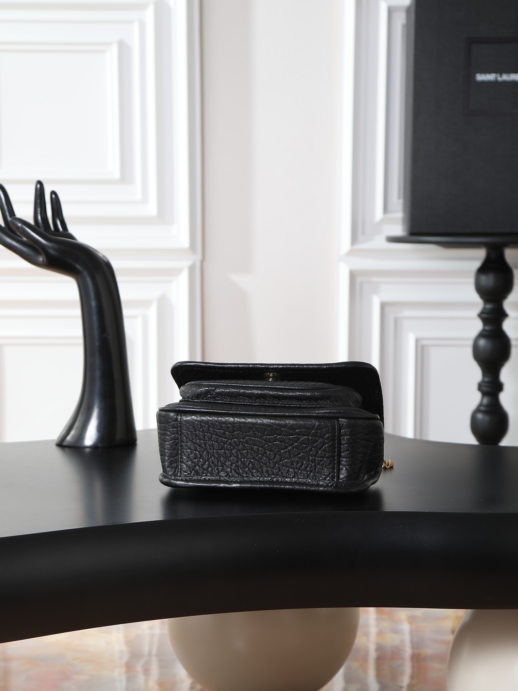 Basic Bag Sheepskin Black M-18cm