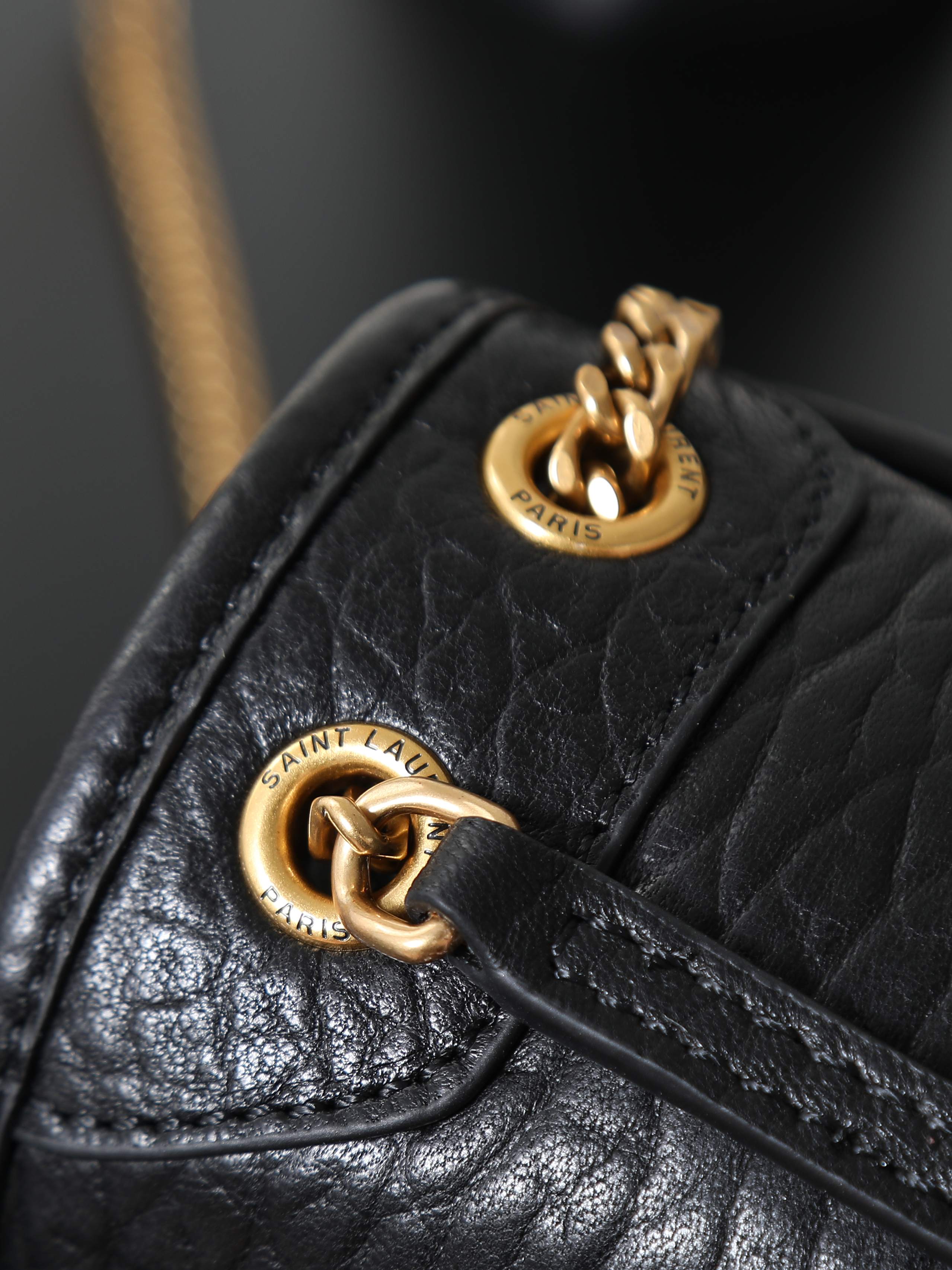 Basic Bag Sheepskin Black M-18cm