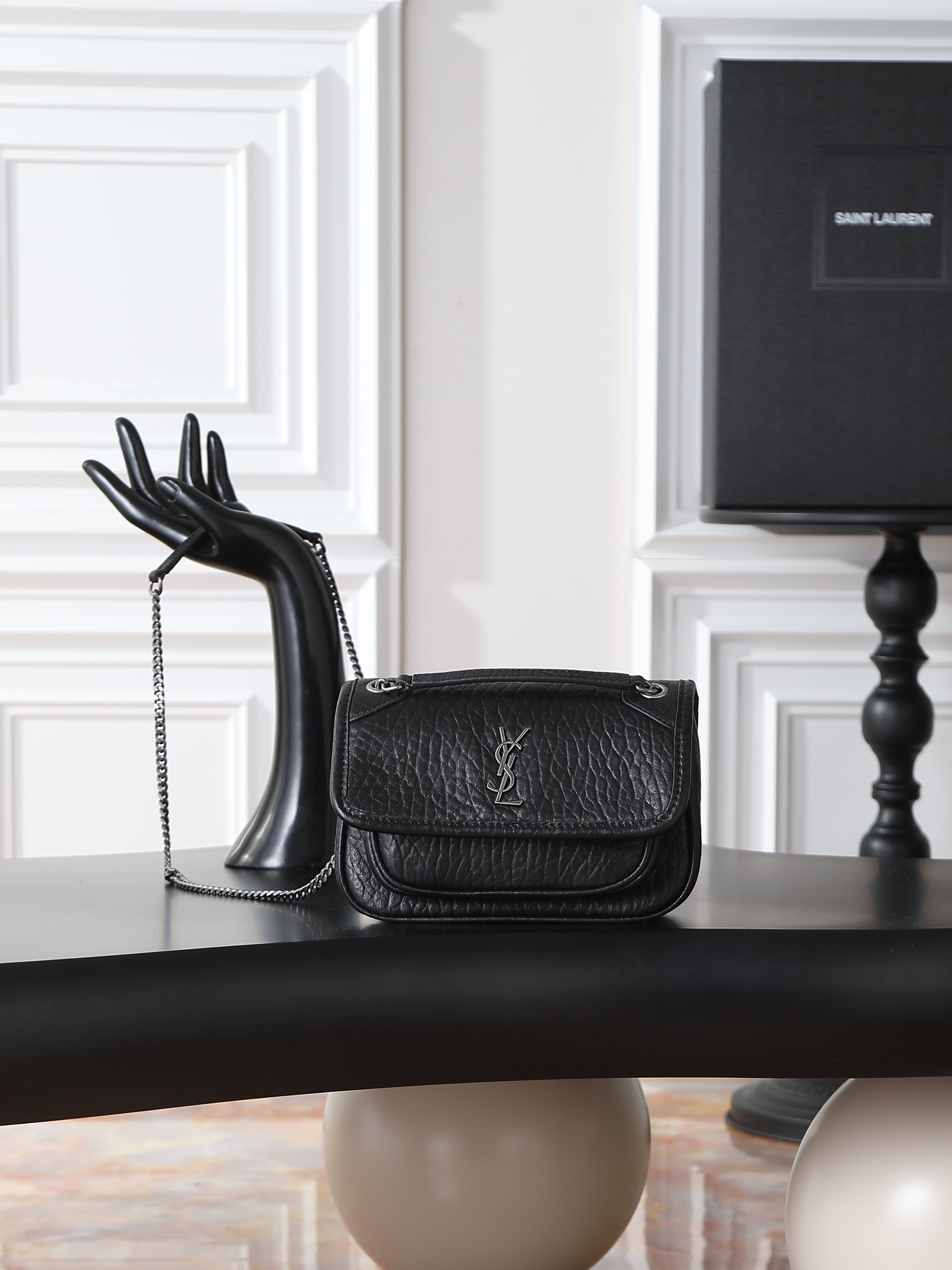 Basic Bag Sheepskin Black M-18cm