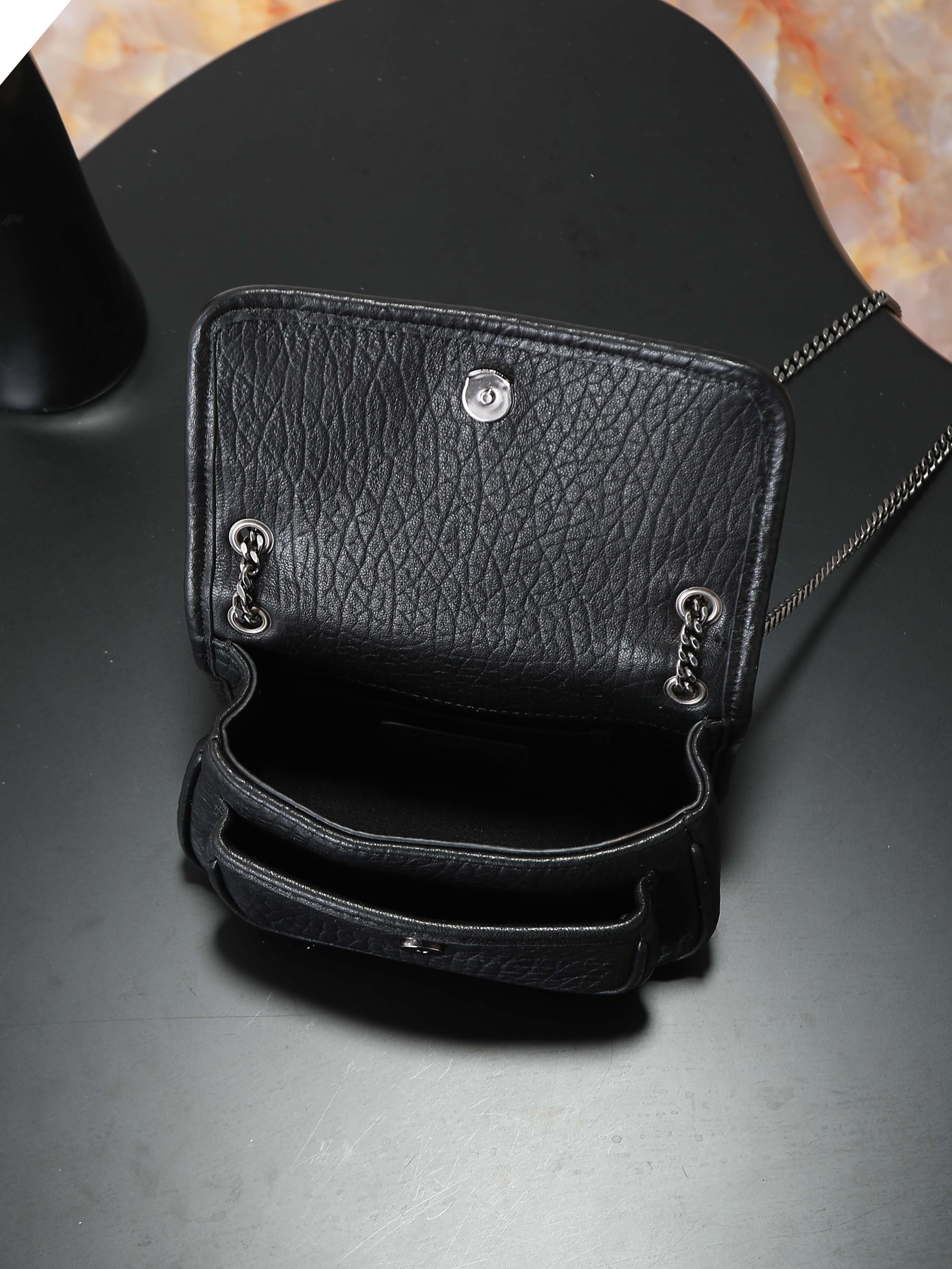 Basic Bag Sheepskin Black M-18cm