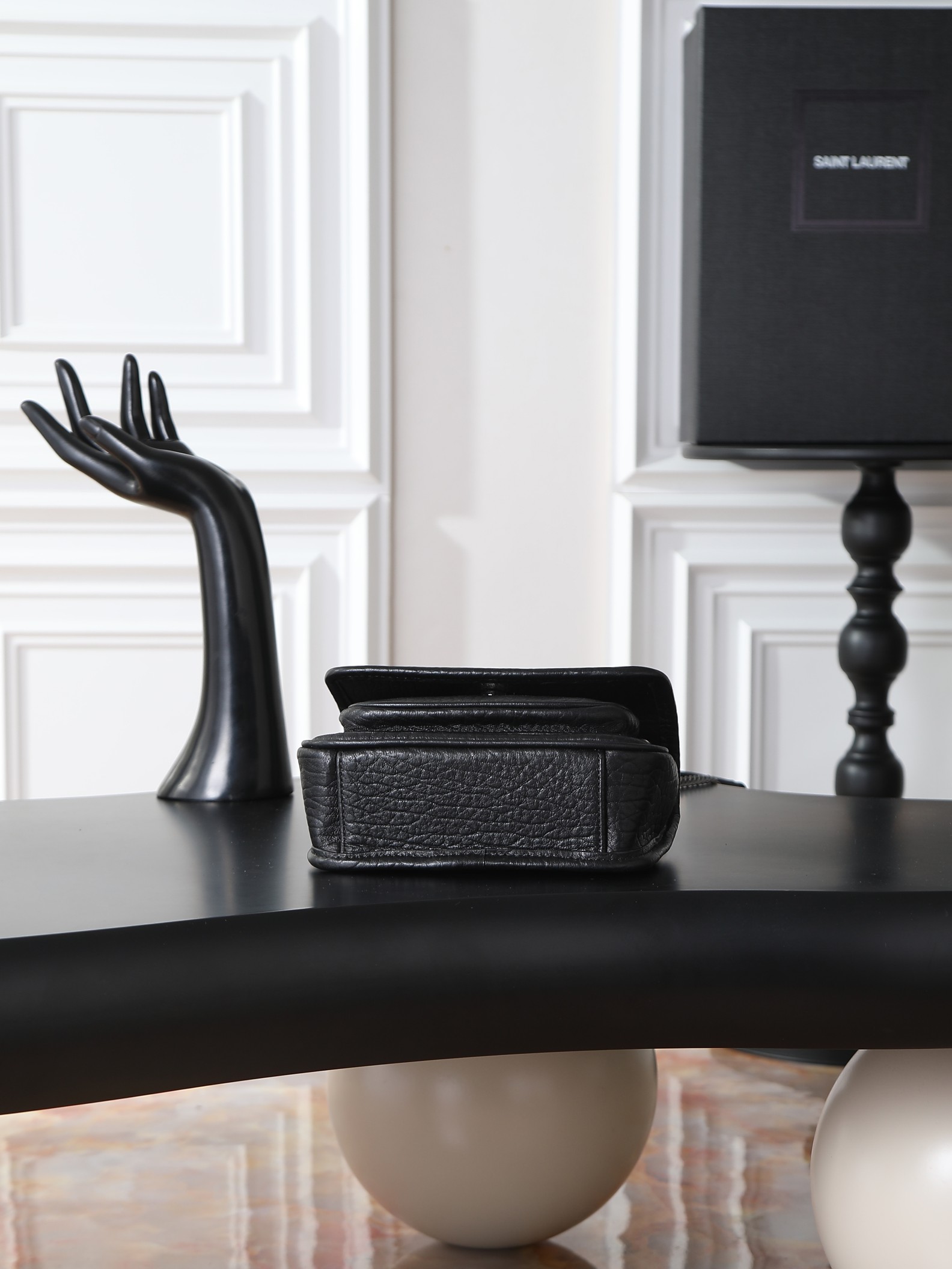 Basic Bag Sheepskin Black M-18cm