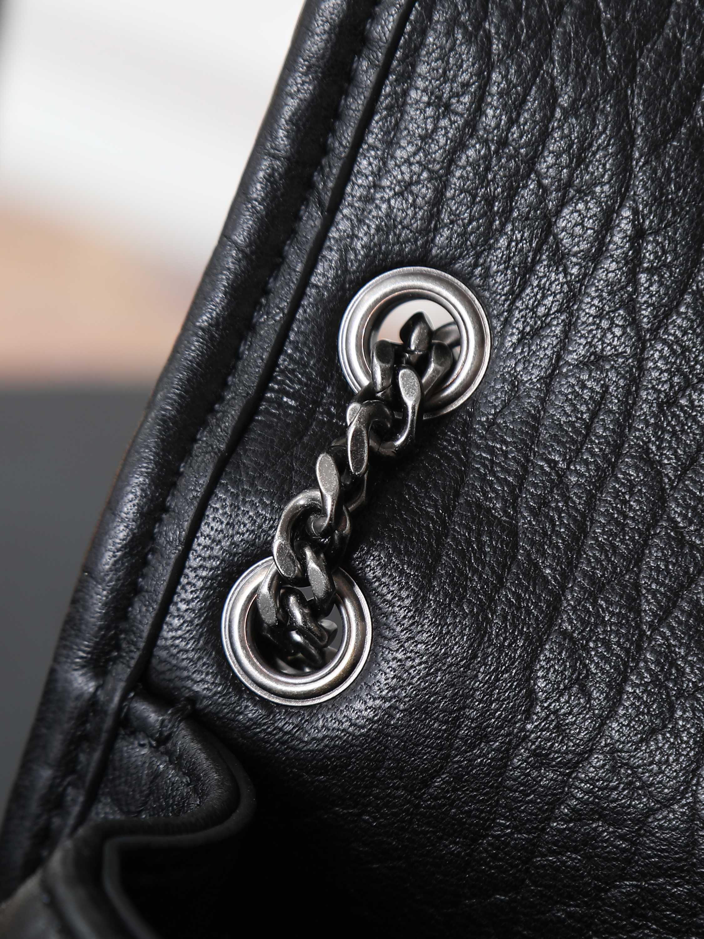 Basic Bag Sheepskin Black M-18cm