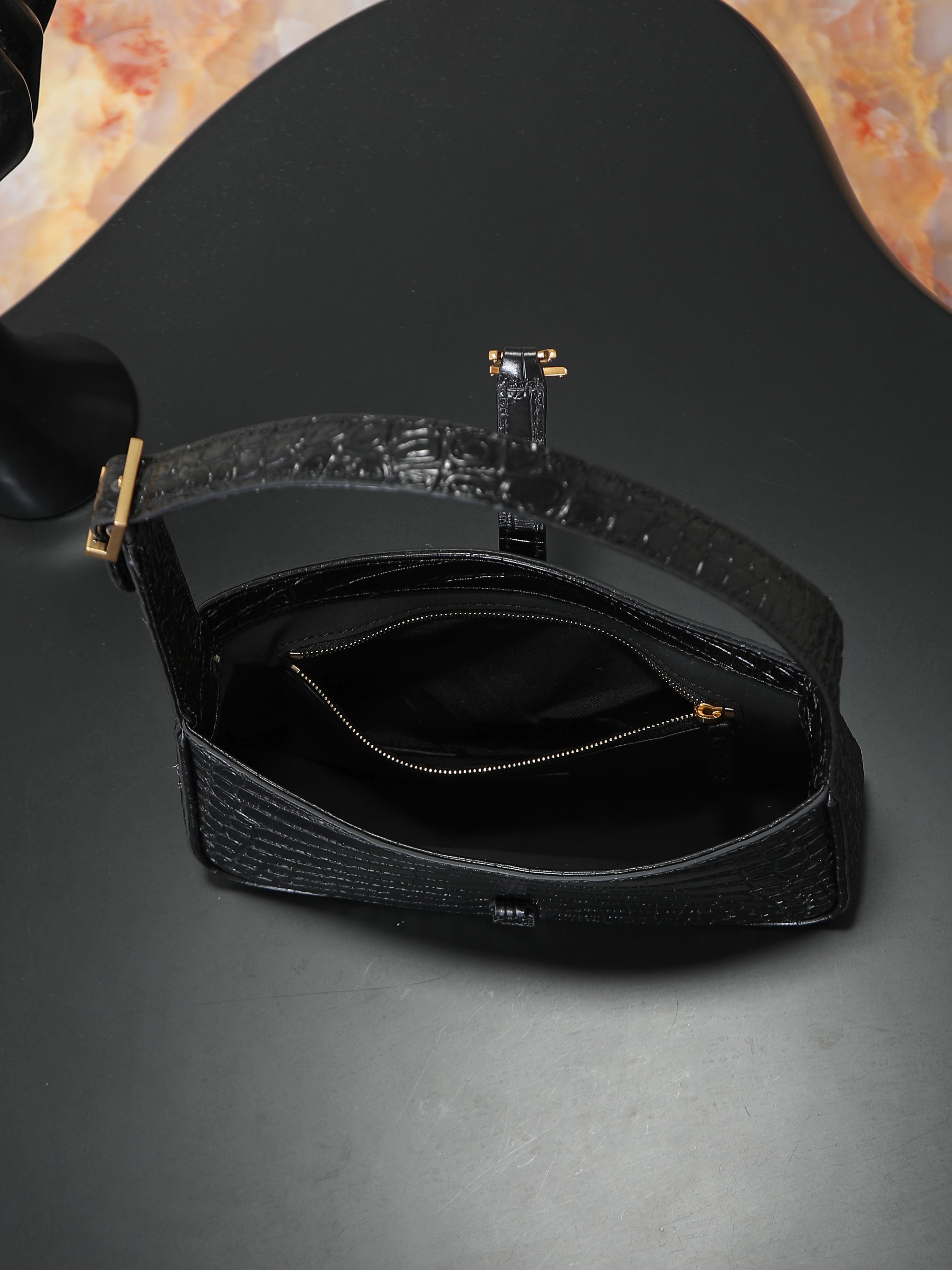 Basic Bag Black M-l