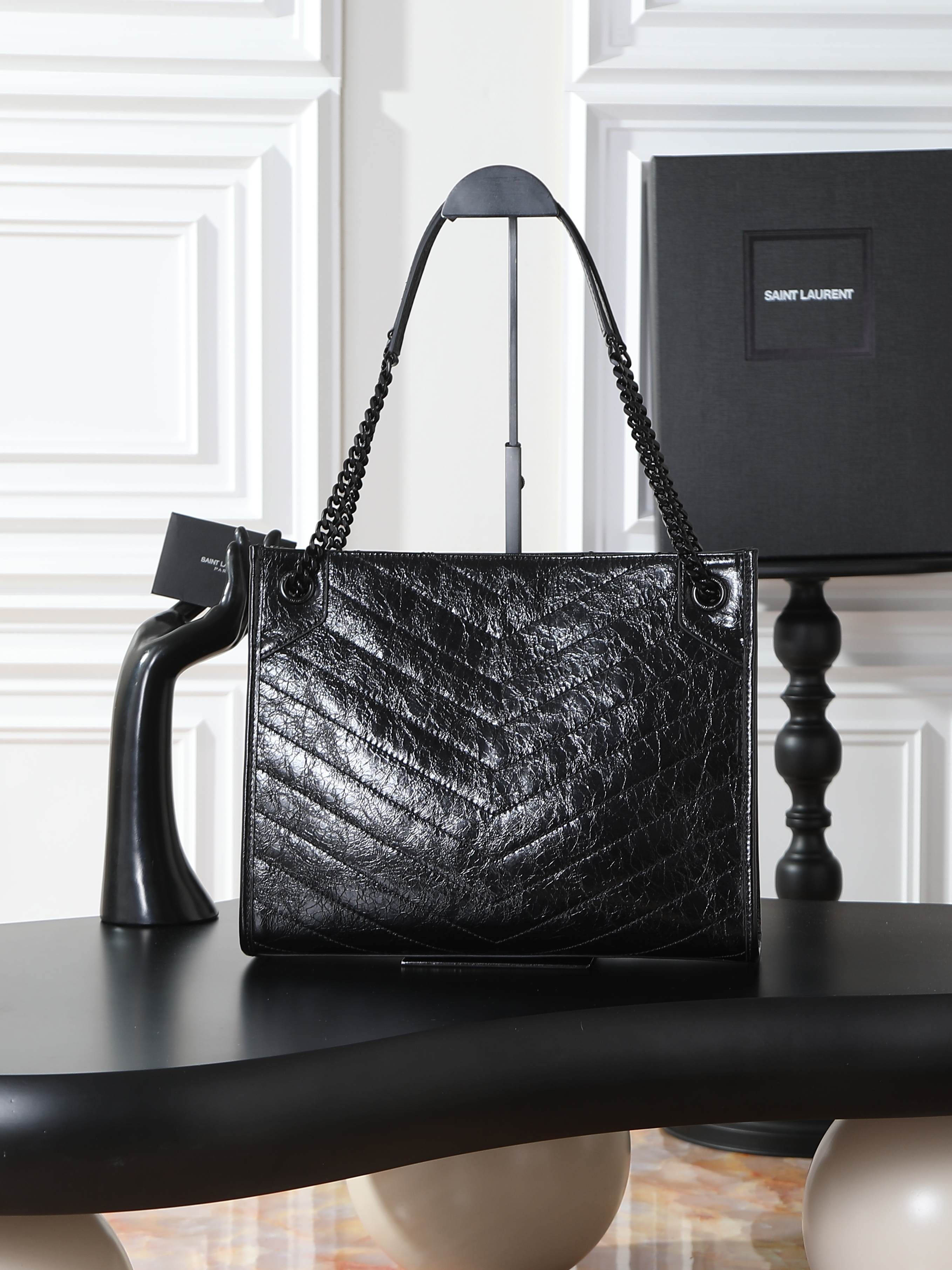 Tote Bag Cow Leather Black M-s