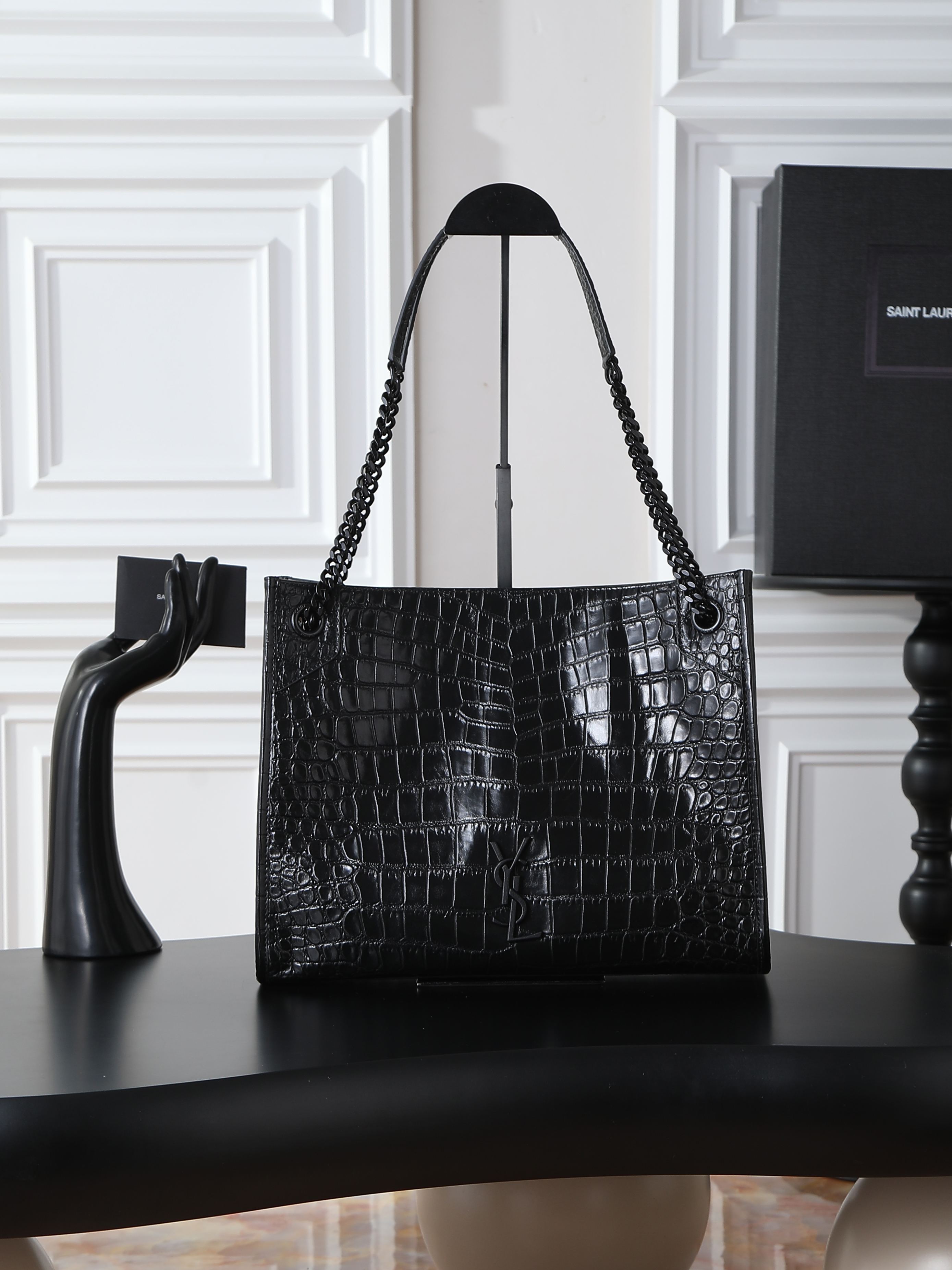 Tote Bag Cow Leather Black M-s