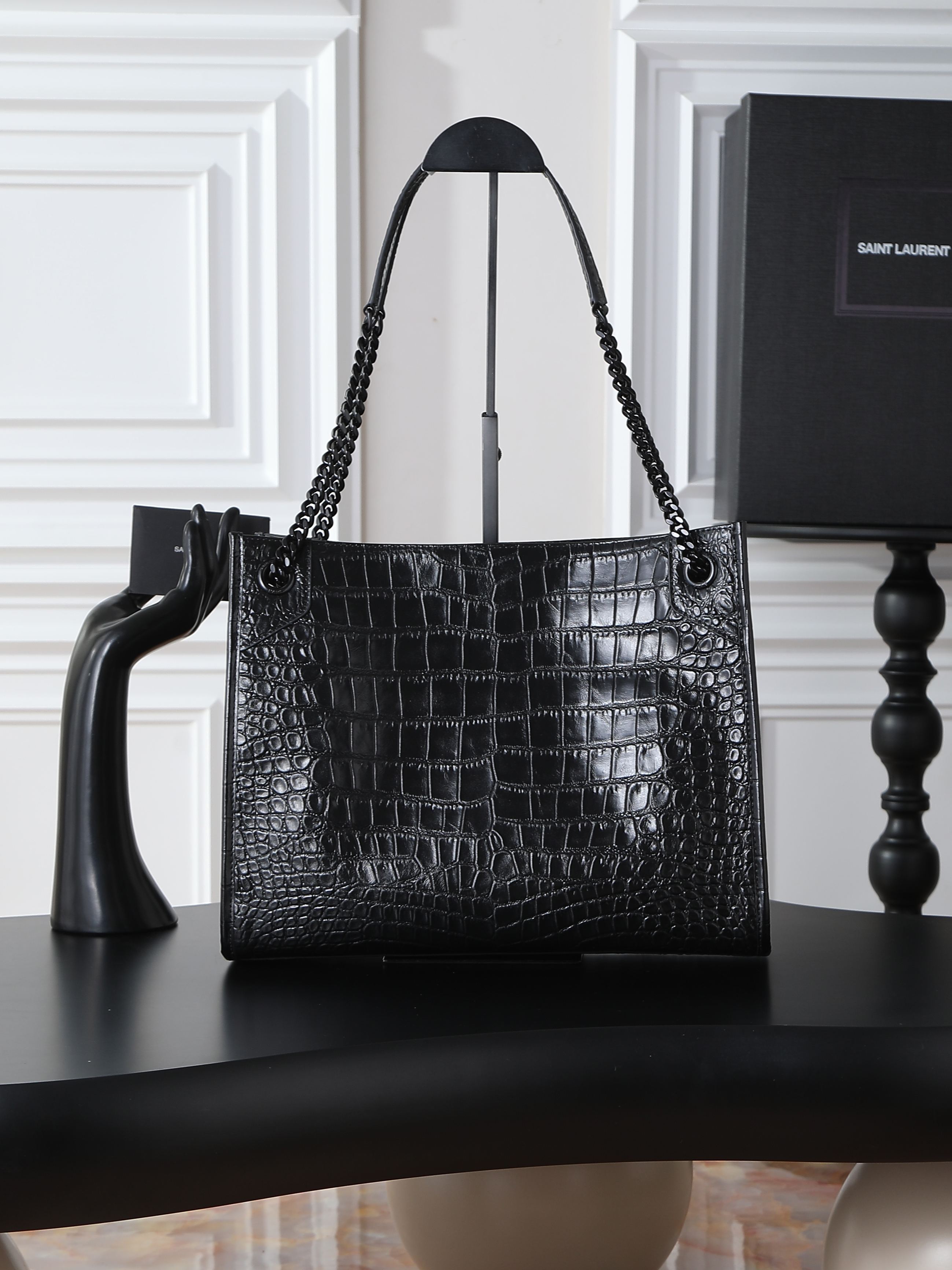 Tote Bag Cow Leather Black M-s