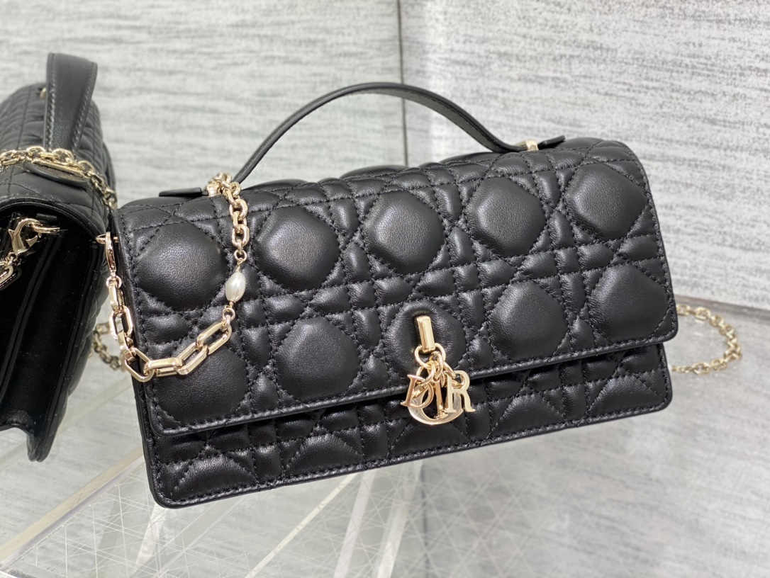 Clutch Bag Sheepskin Black M-s