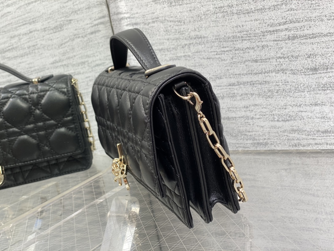 Clutch Bag Sheepskin Black M-s