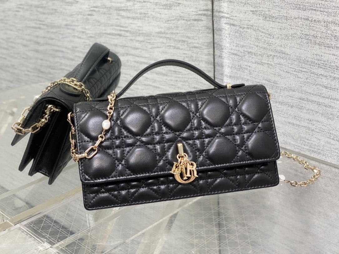 Clutch Bag Sheepskin Black M-s