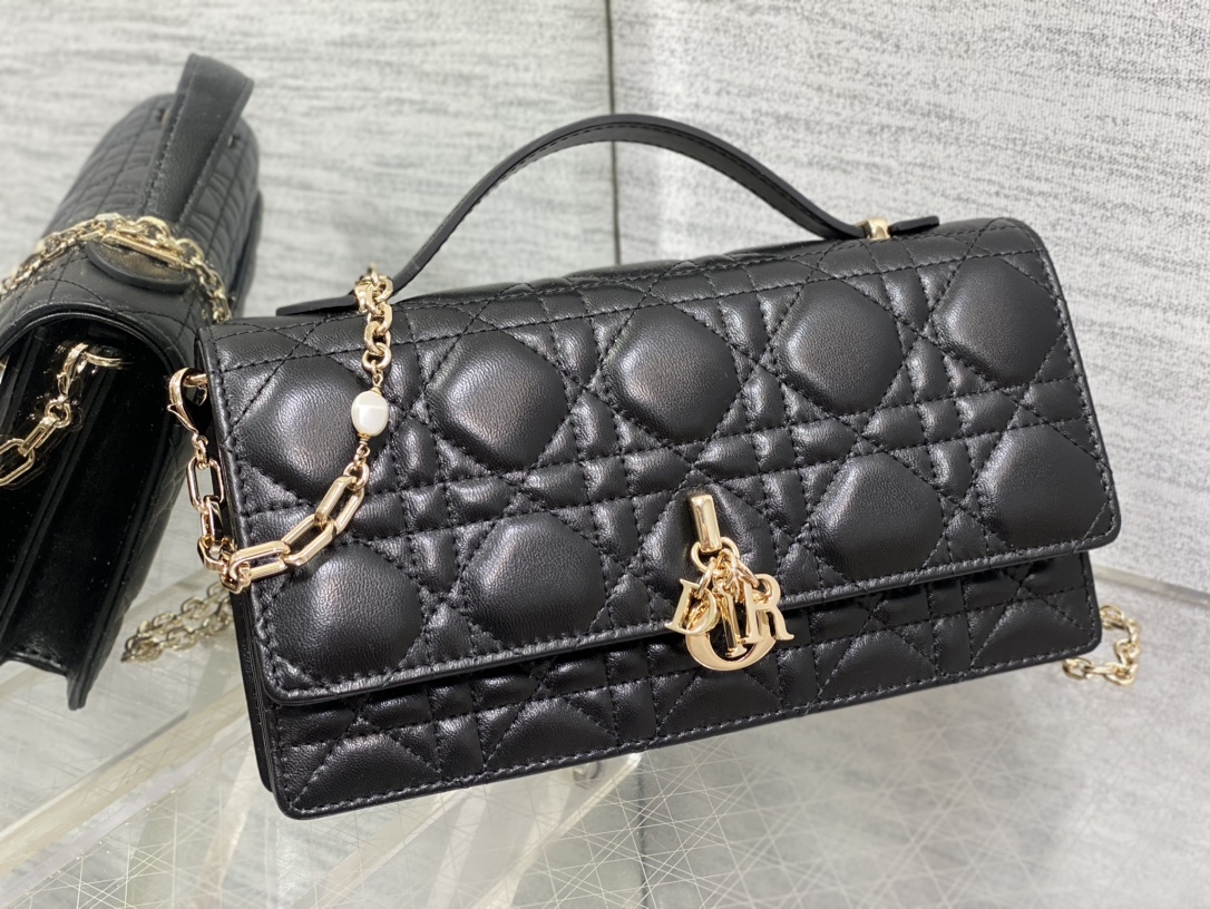 Clutch Bag Sheepskin Black M-s