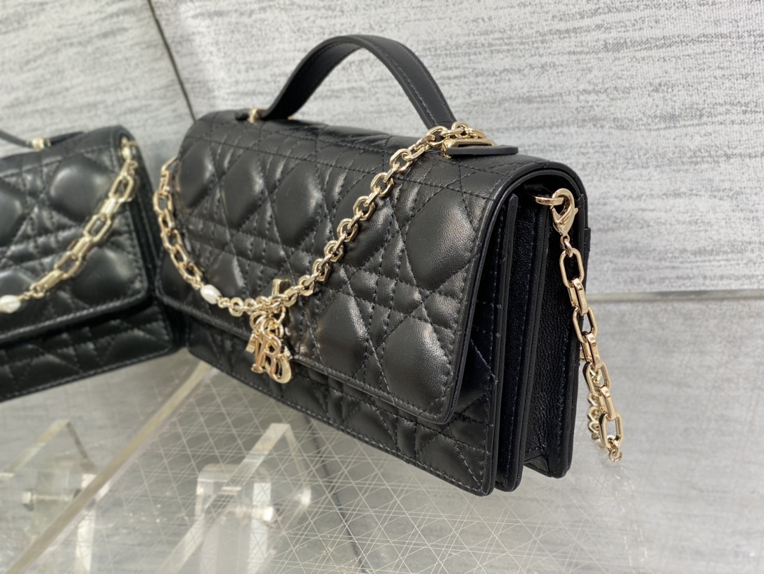 Clutch Bag Sheepskin Black M-s