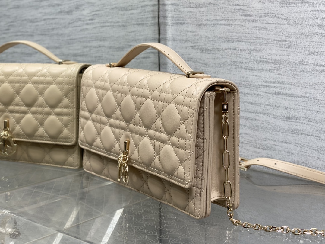 Clutch Bag Sheepskin Beige S-14cm