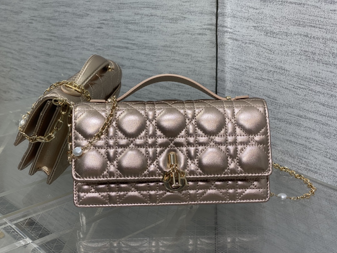 Clutch Bag Sheepskin Gold M-s