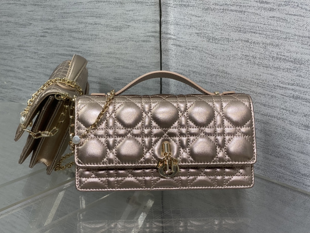 Clutch Bag Sheepskin Gold M-s