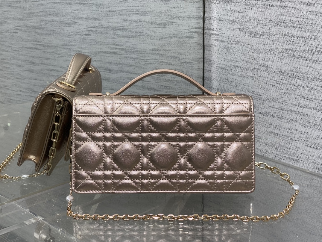 Clutch Bag Sheepskin Gold M-s
