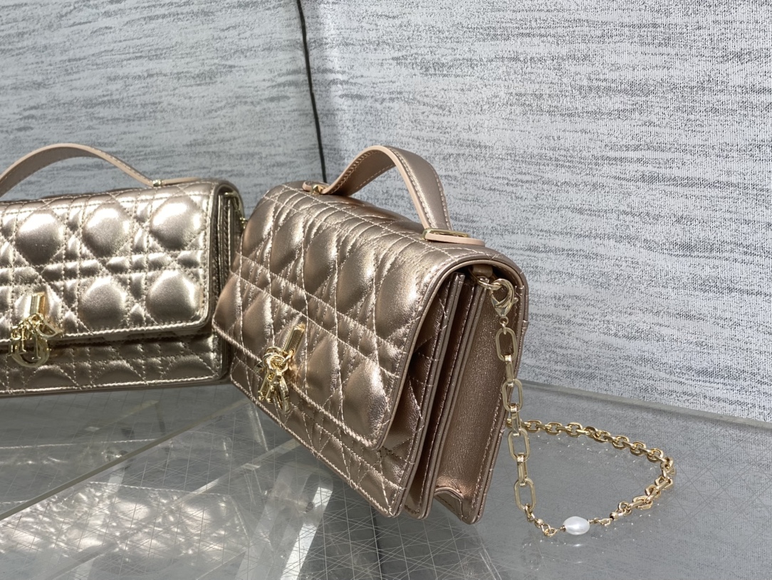 Clutch Bag Sheepskin Gold M-s