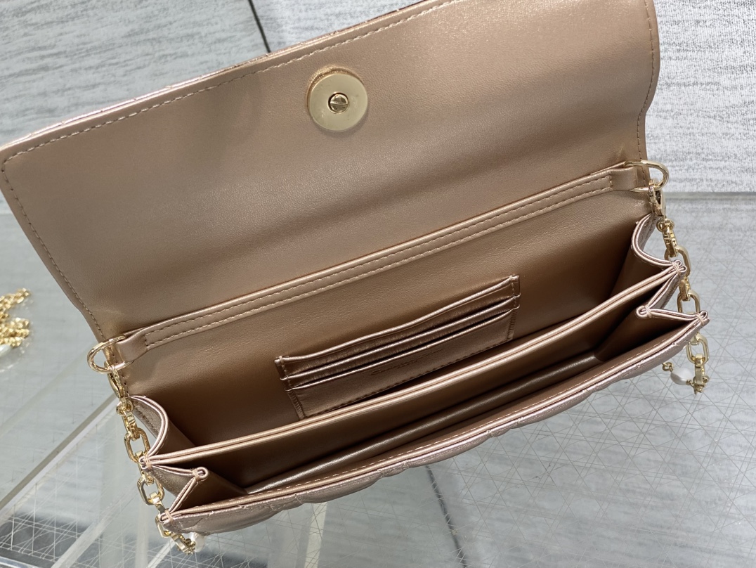 Clutch Bag Sheepskin Gold M-s