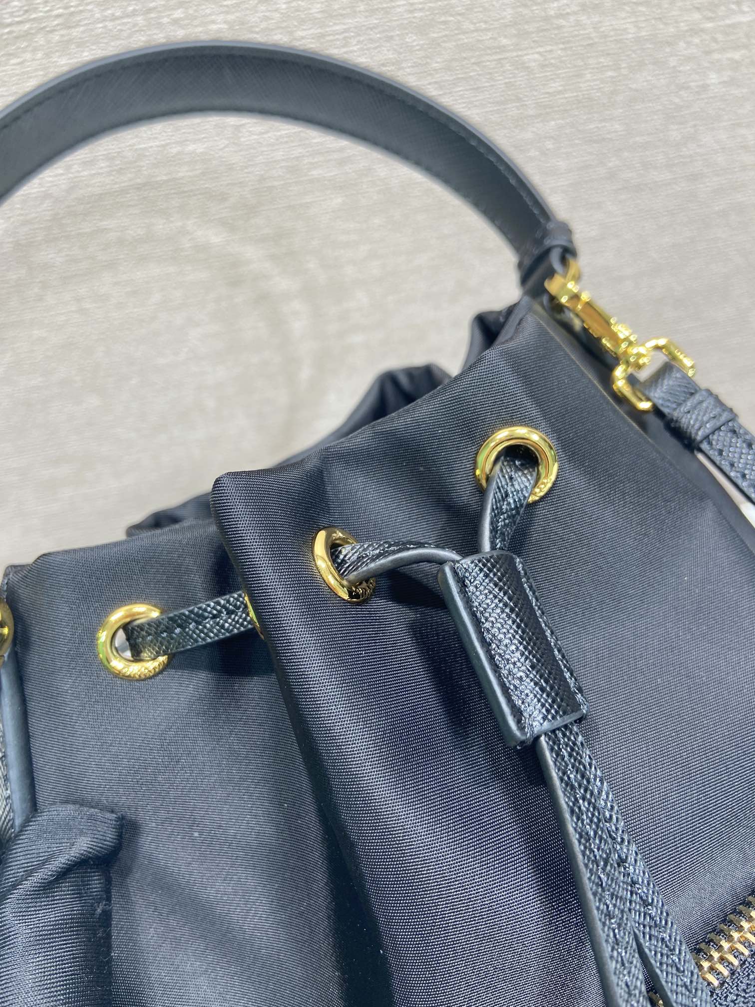 Bucket Bag Cow Leather 10cm