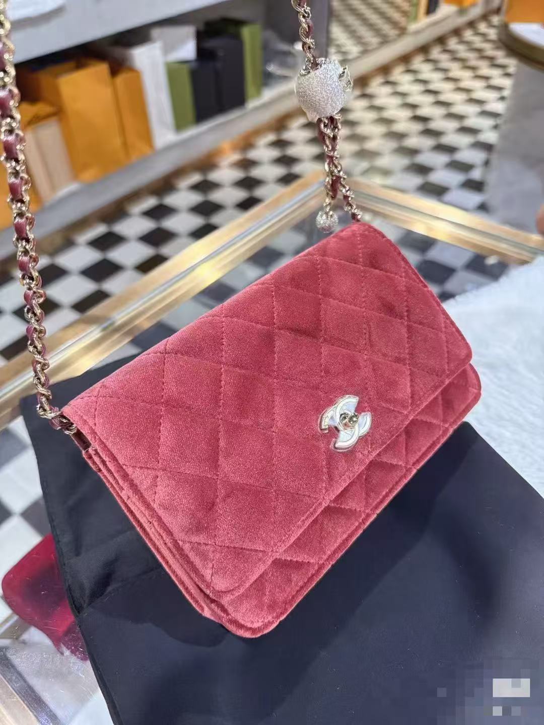 Chanel Basic Bag Red 20cm-l