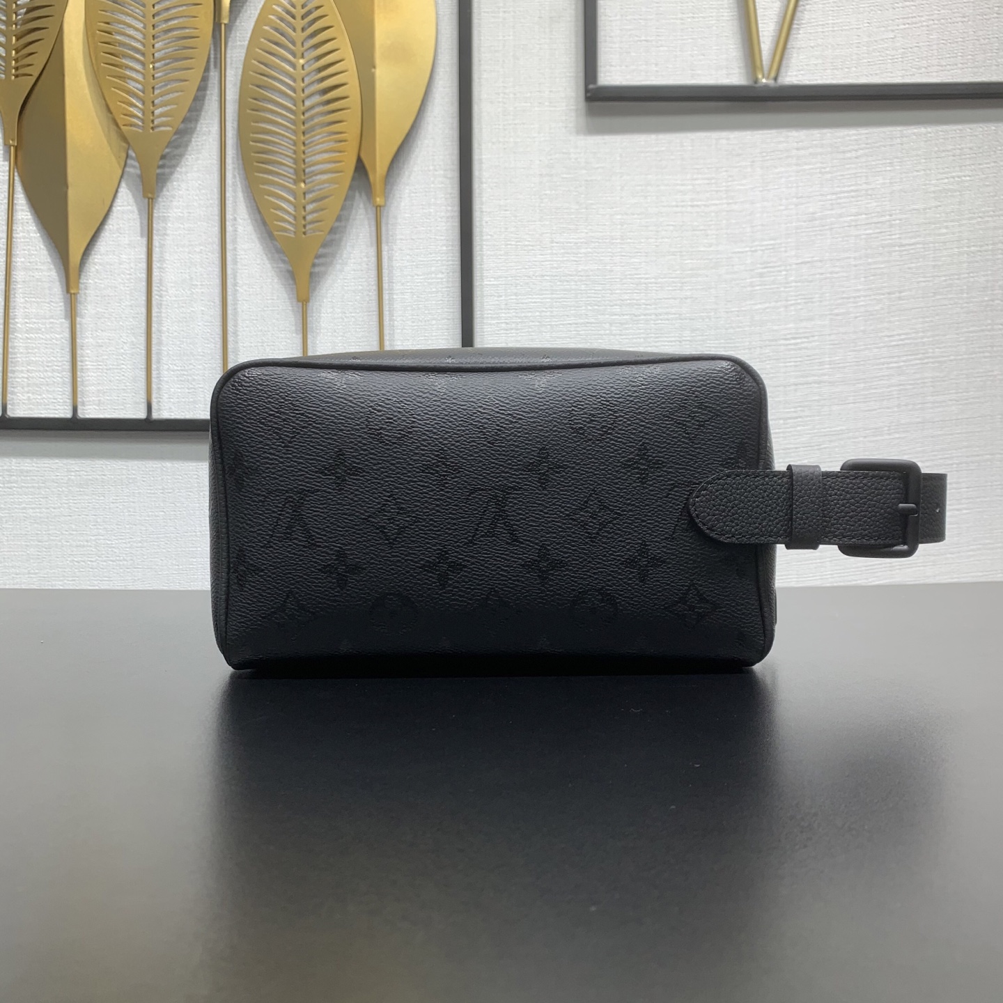 Louis Vuitton Basic Bag Canvas M-l