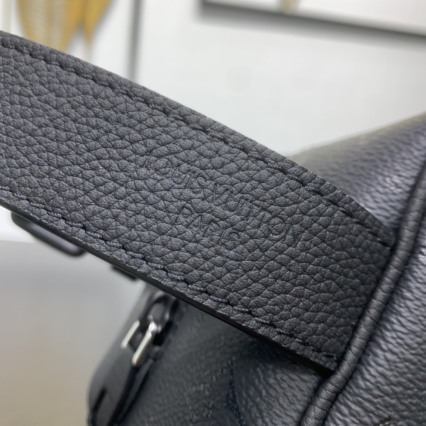 Louis Vuitton Basic Bag Canvas M-l