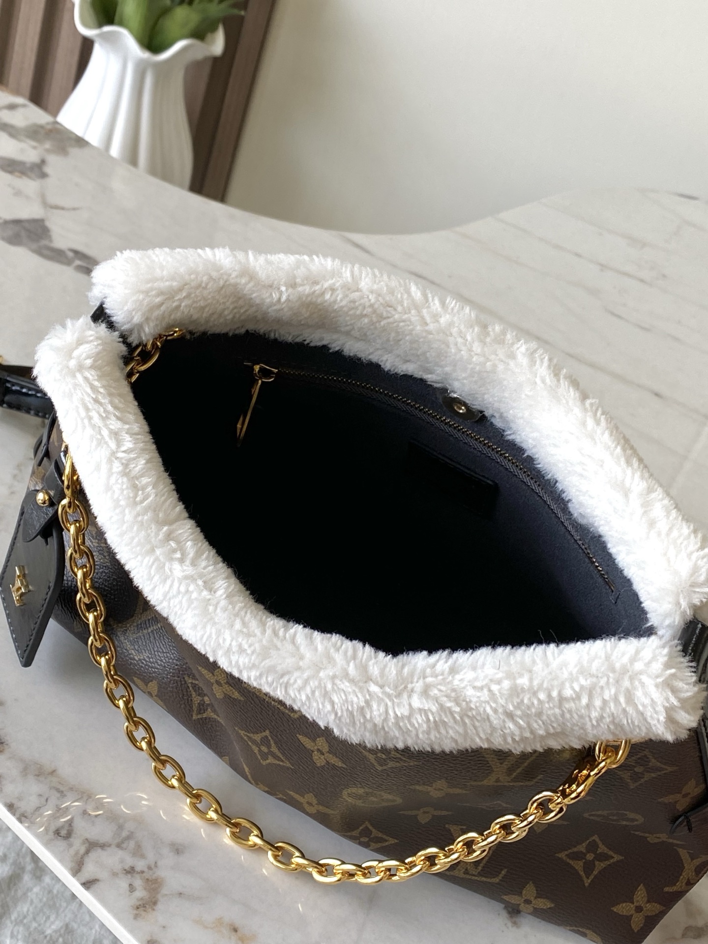 Louis Vuitton Basic Bag Canvas M-l