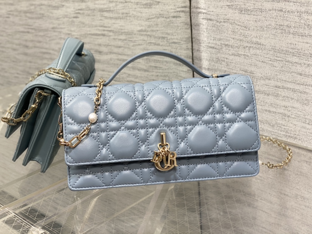 Clutch Bag Sheepskin Blue M-s