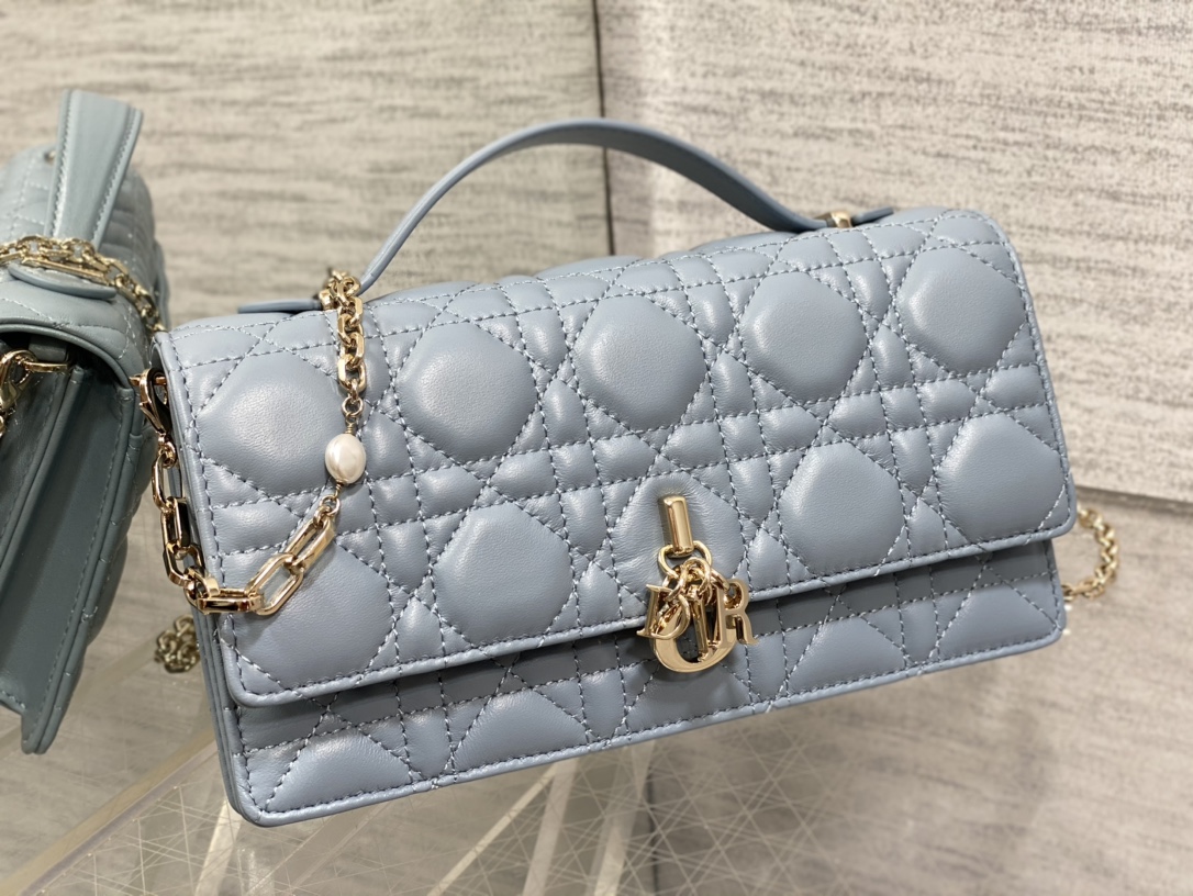 Clutch Bag Sheepskin Blue M-s
