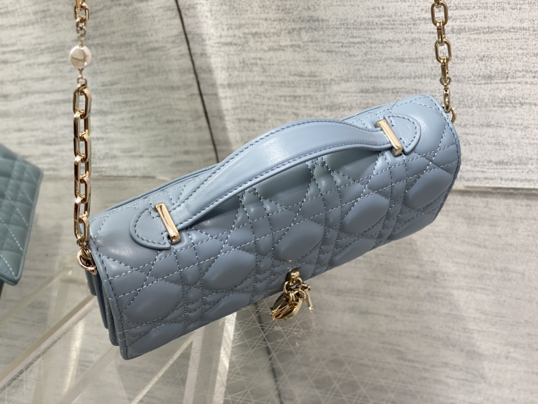 Clutch Bag Sheepskin Blue M-s