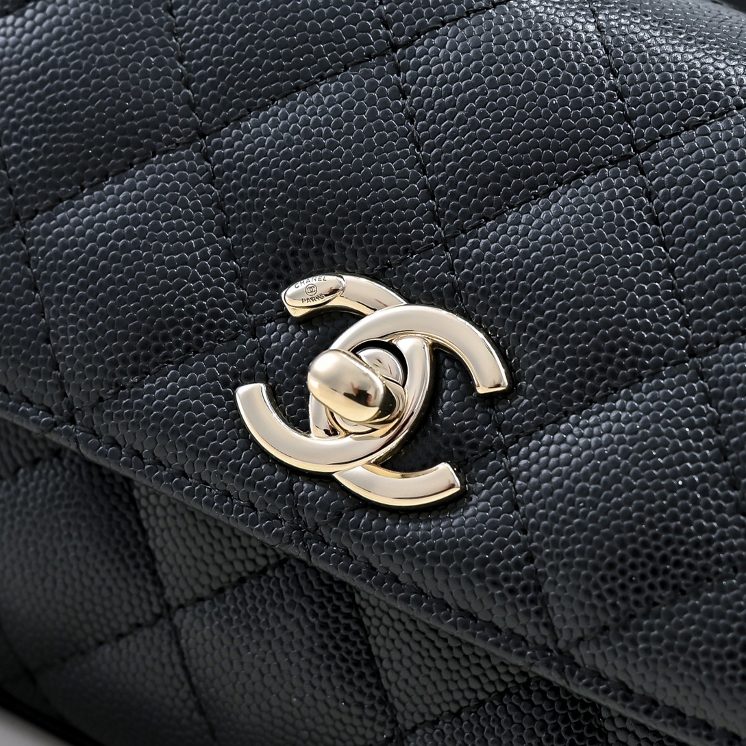 Chanel Female Basic Bag Gold M-l
