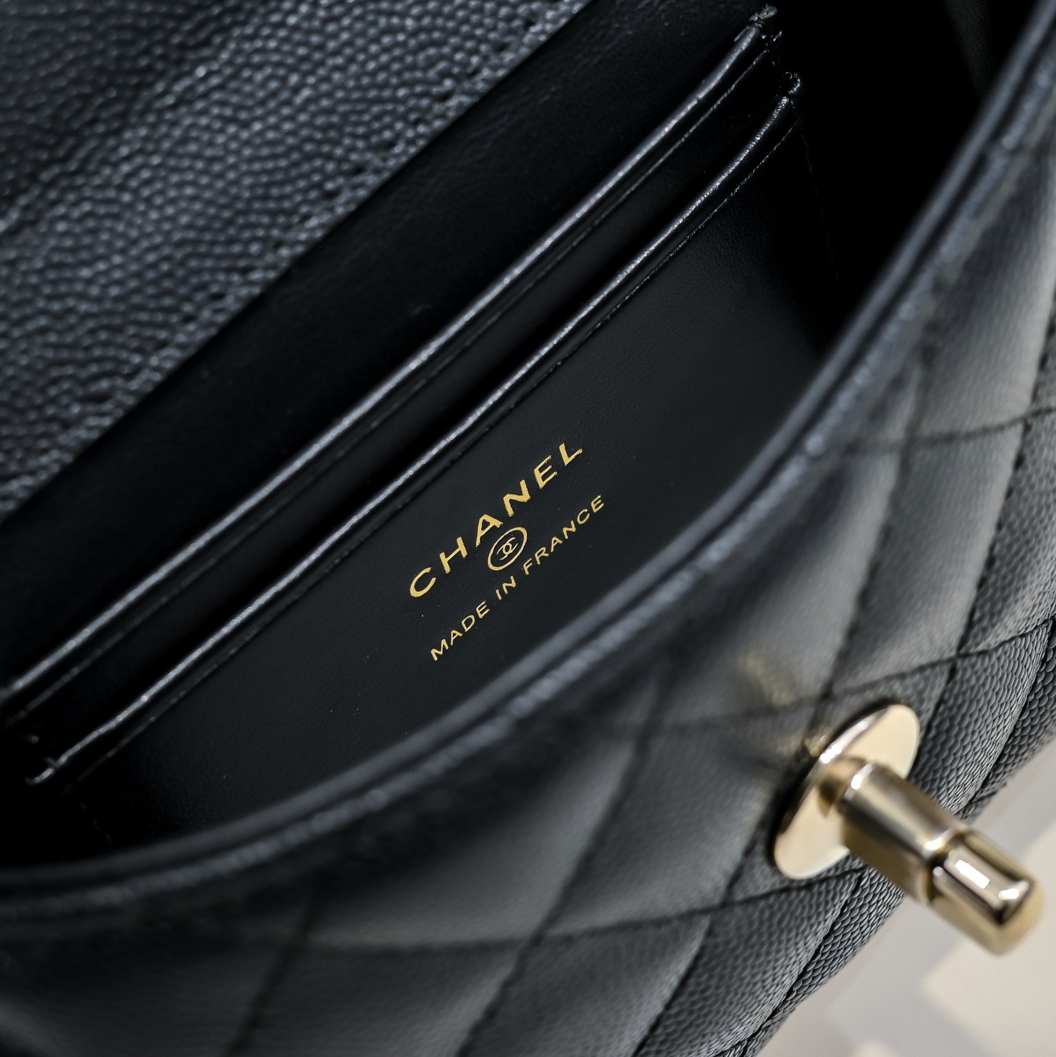 Chanel Female Basic Bag Gold M-l