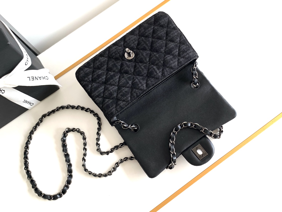 Chanel Basic Bag Black 20cm-25cm-l