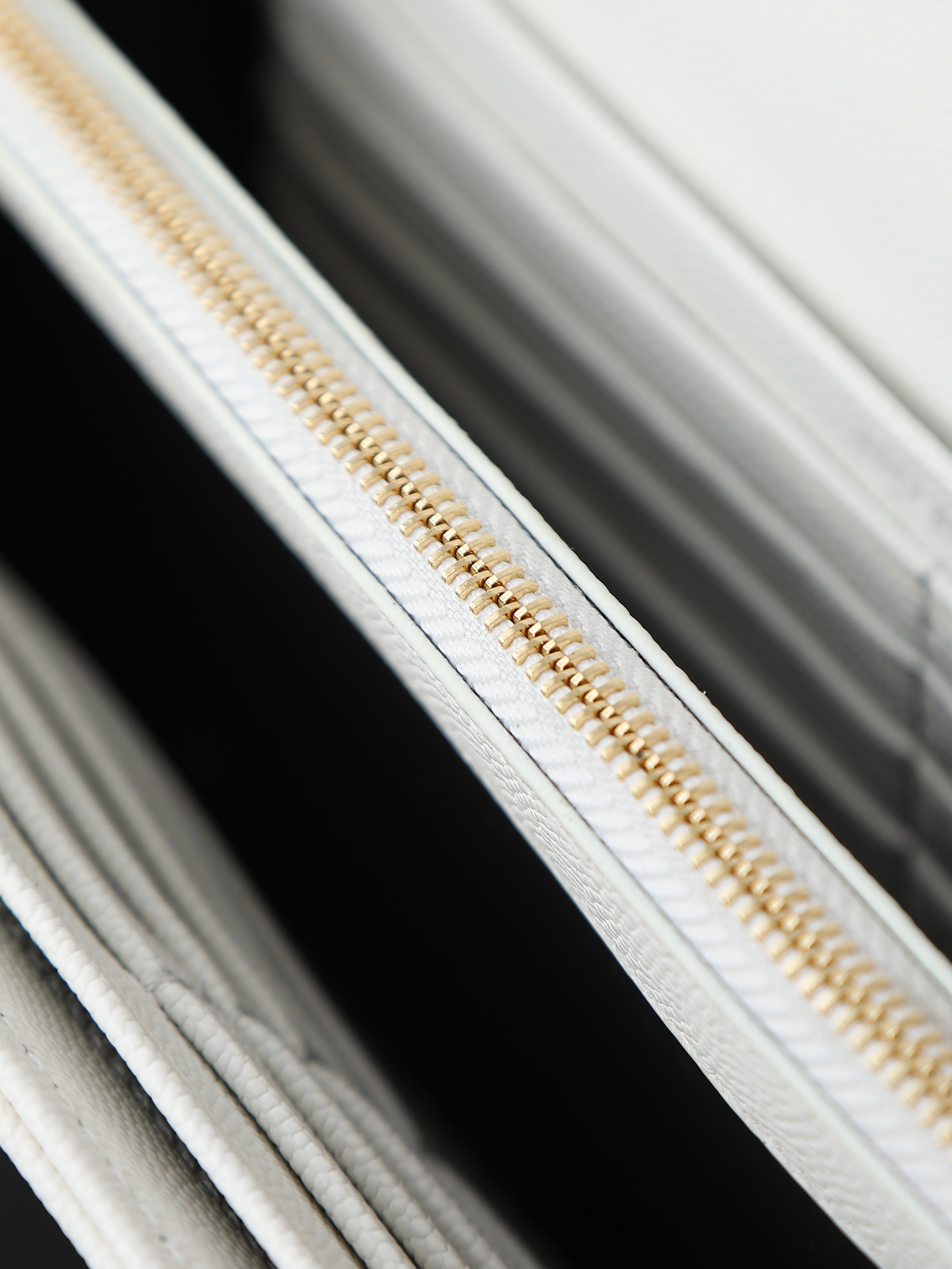 Louis Vuitton Basic Bag Cow Leather White Large Capacity M-l