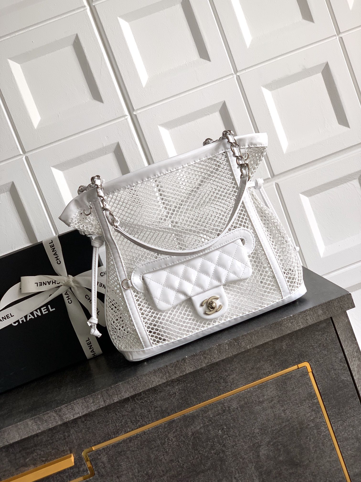 Chanel Basic Bag White 26cm-l-m
